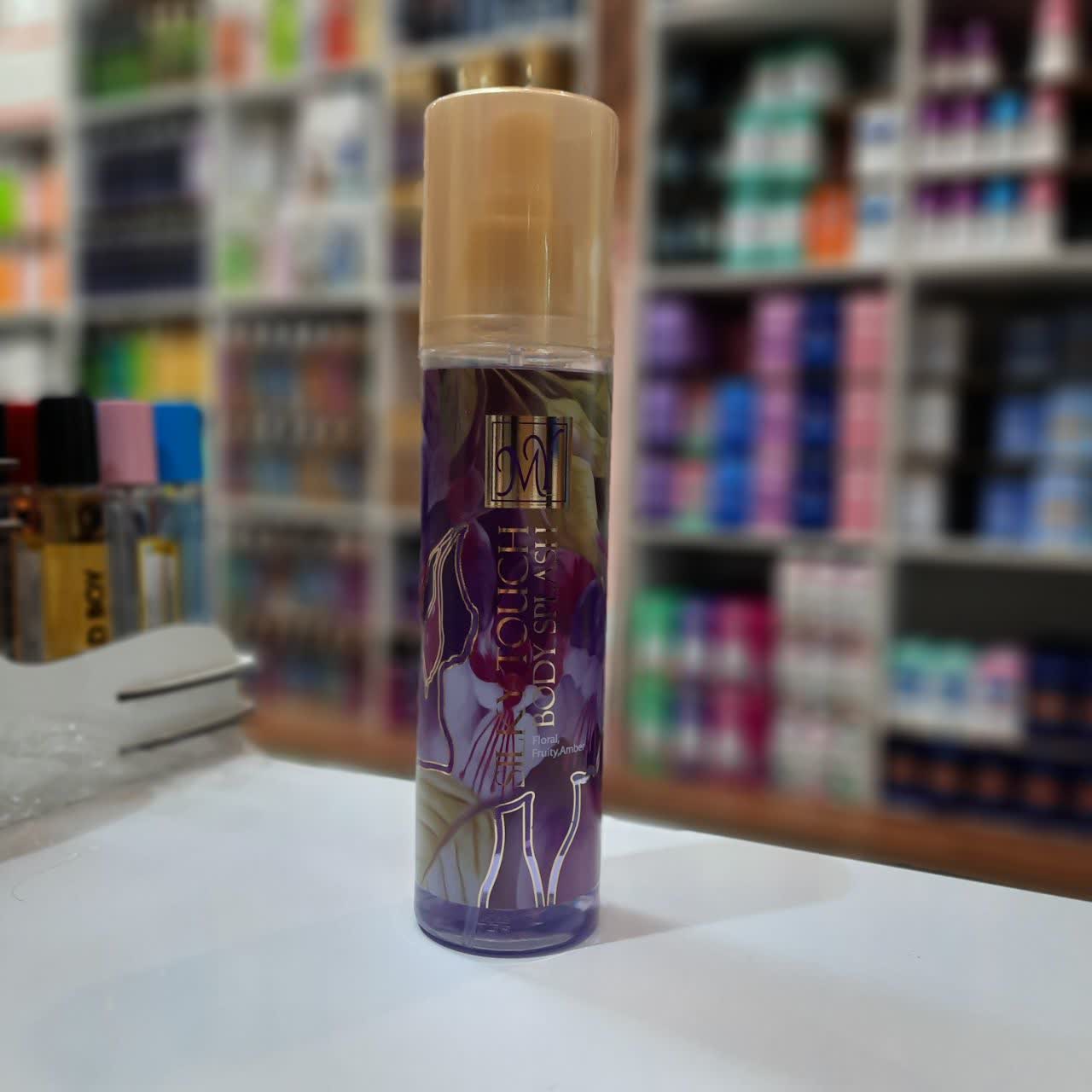 بادی اسپلش زنانه مای مدل Silky Touch حجم 200 میلی‌لیتر با رایحه گلی و میوه‌ای، مرطوب‌کننده حاوی گلیسیرین، پخش بو و ماندگاری متوسط، مناسب استفاده روزانه در بهار و تابستان